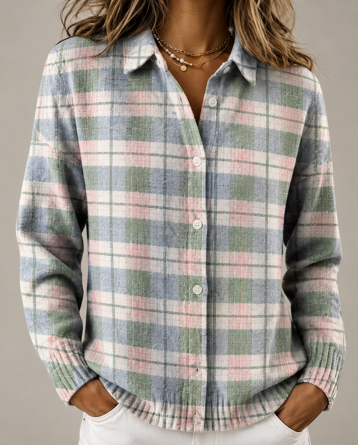 Pastellfarbene Damenstrickjacke im Karomuster