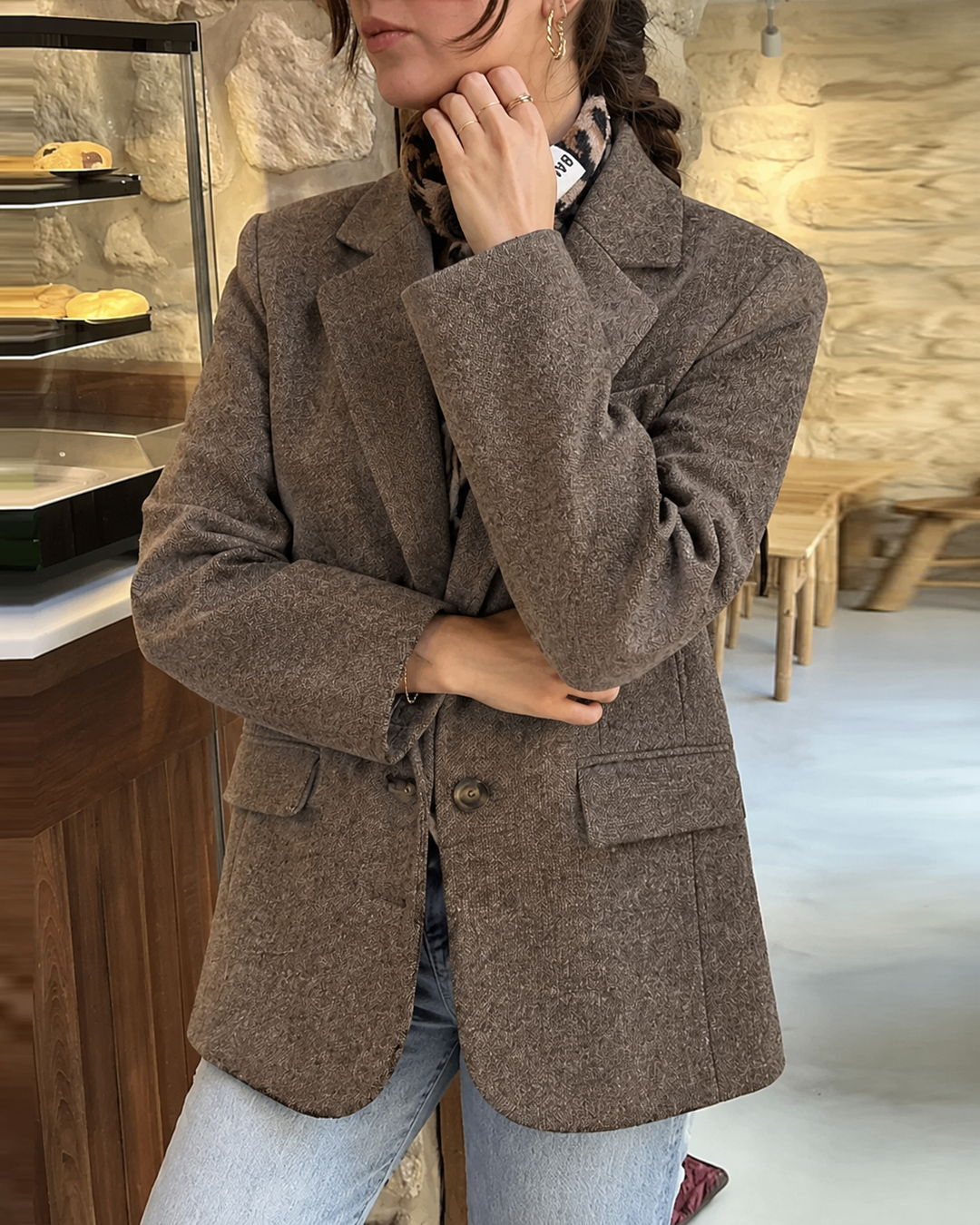 Ein klassischer Wollblazer mit Reverskragen