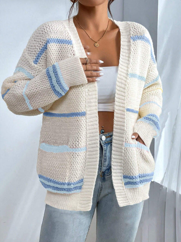 Übergrosse regenbogengestreifte Strickjacke