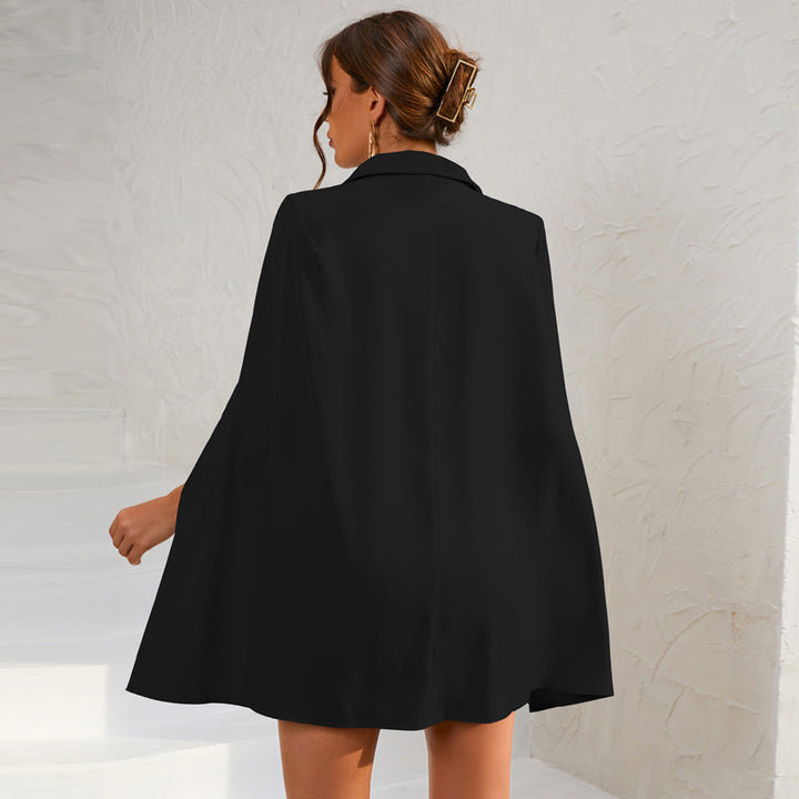 Tailliertes Blazerkleid mit Gürtel und goldenen Knöpfen