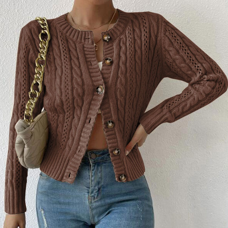 Kurzer Kabelstrick-Cardigan mit Knopfverschluss