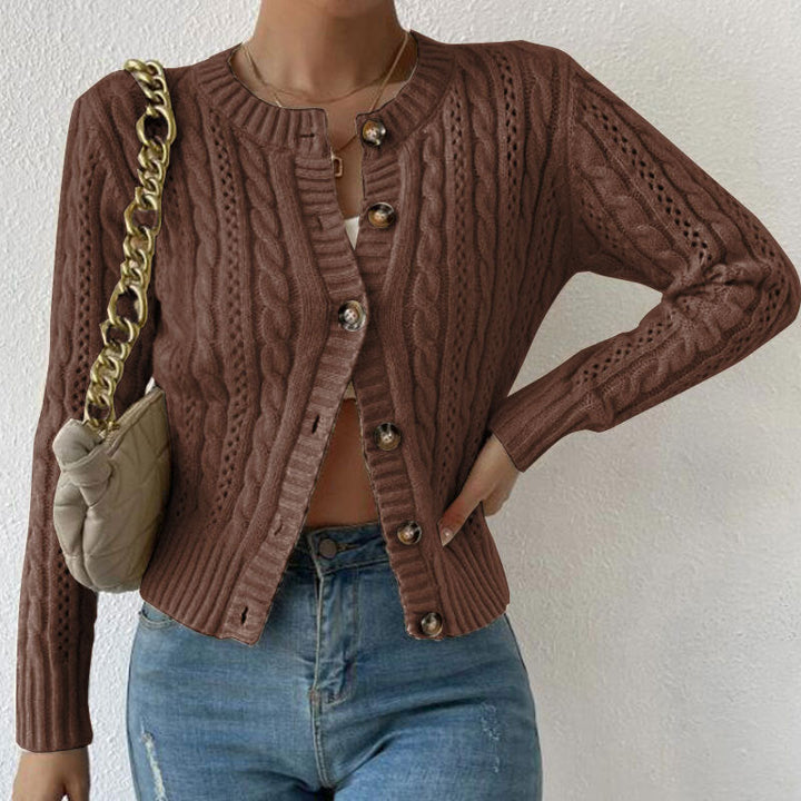 Kurzer Kabelstrick-Cardigan mit Knopfverschluss