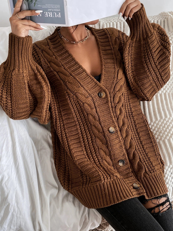 Übergrosse Kabelstrick-Strickjacke
