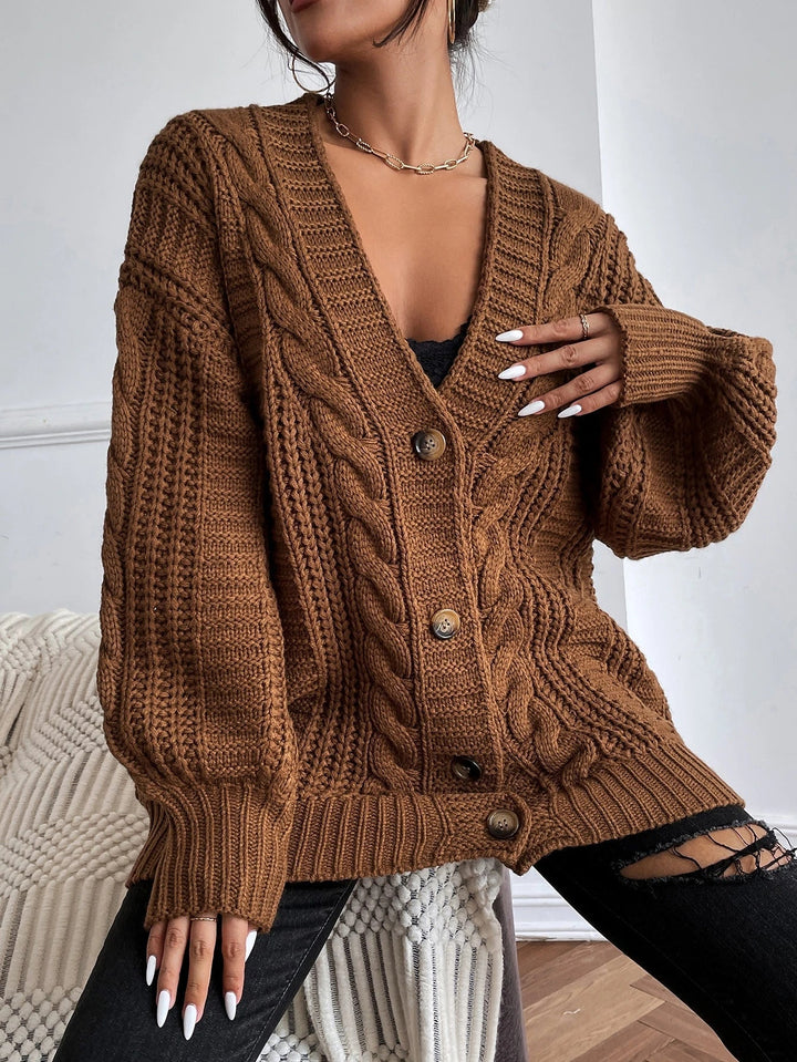 Übergrosse Kabelstrick-Strickjacke