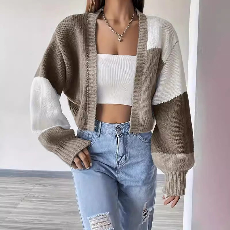 Kurze Farbblock-Strickjacke mit Knopfverschluss