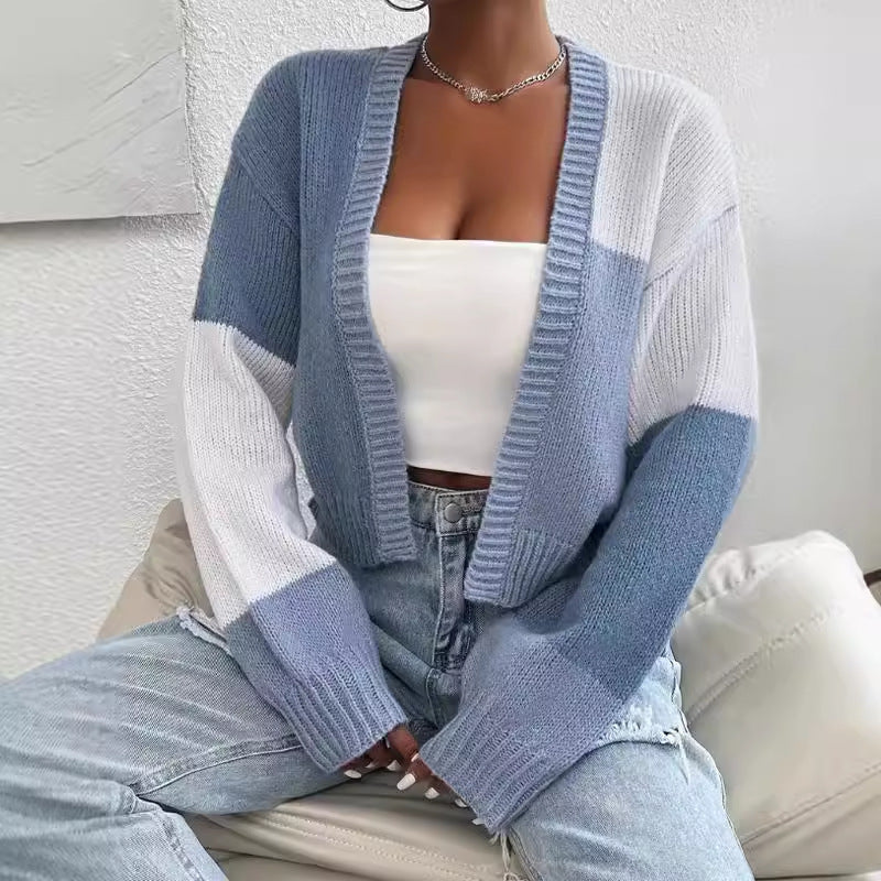 Kurze Farbblock-Strickjacke mit Knopfverschluss