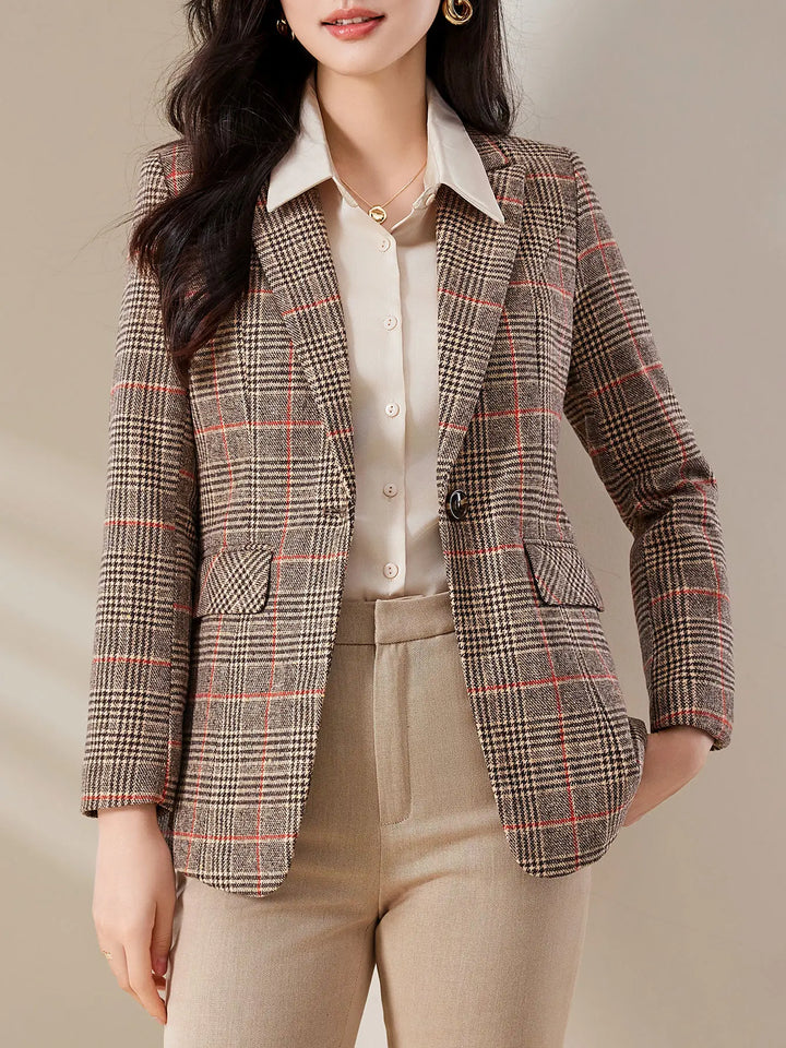 Karierter Blazer mit figurbetontem Schnitt