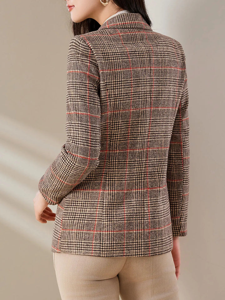 Karierter Blazer mit figurbetontem Schnitt