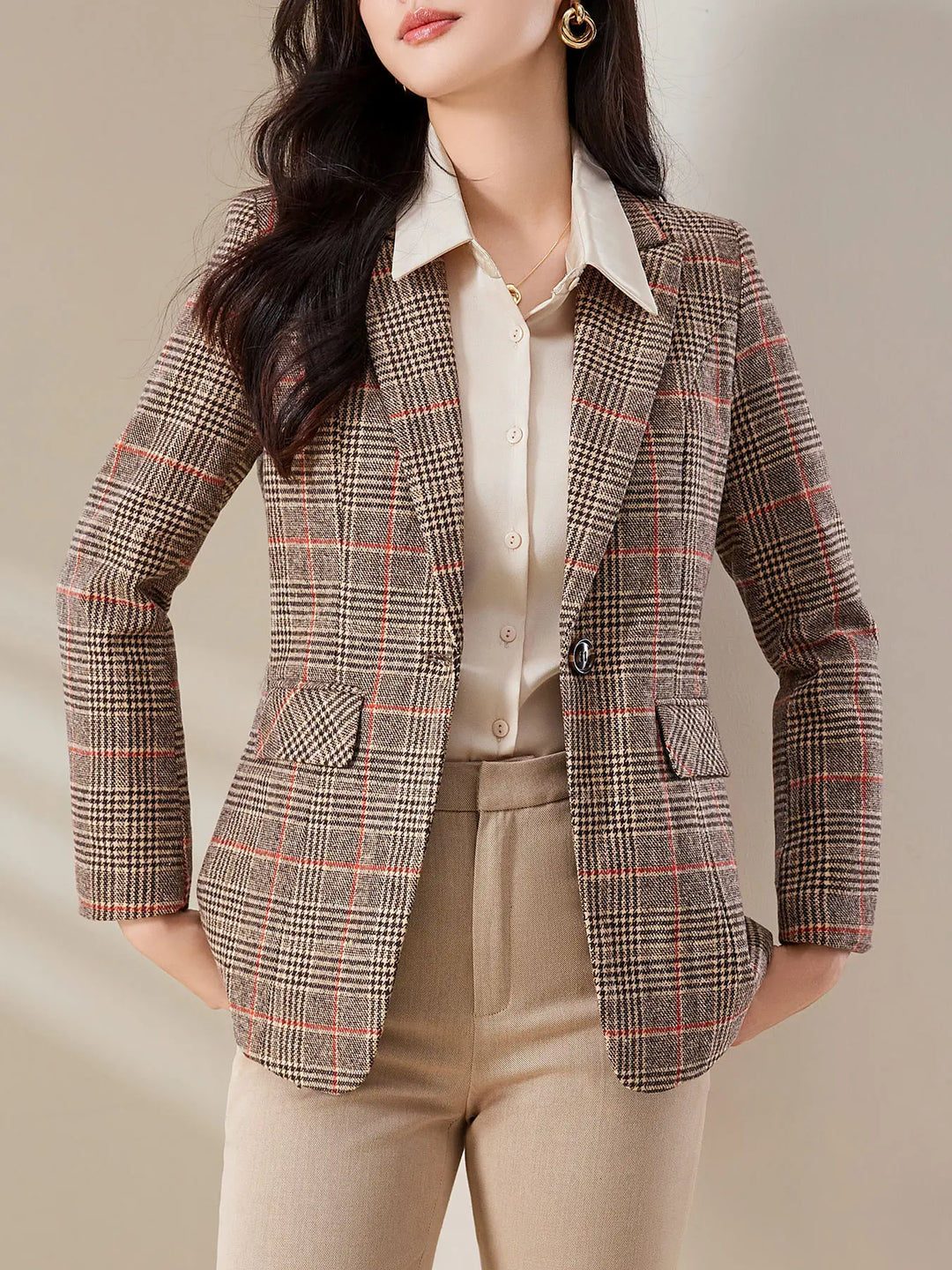 Karierter Blazer mit figurbetontem Schnitt