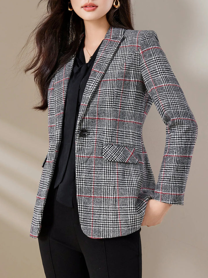 Karierter Blazer mit figurbetontem Schnitt