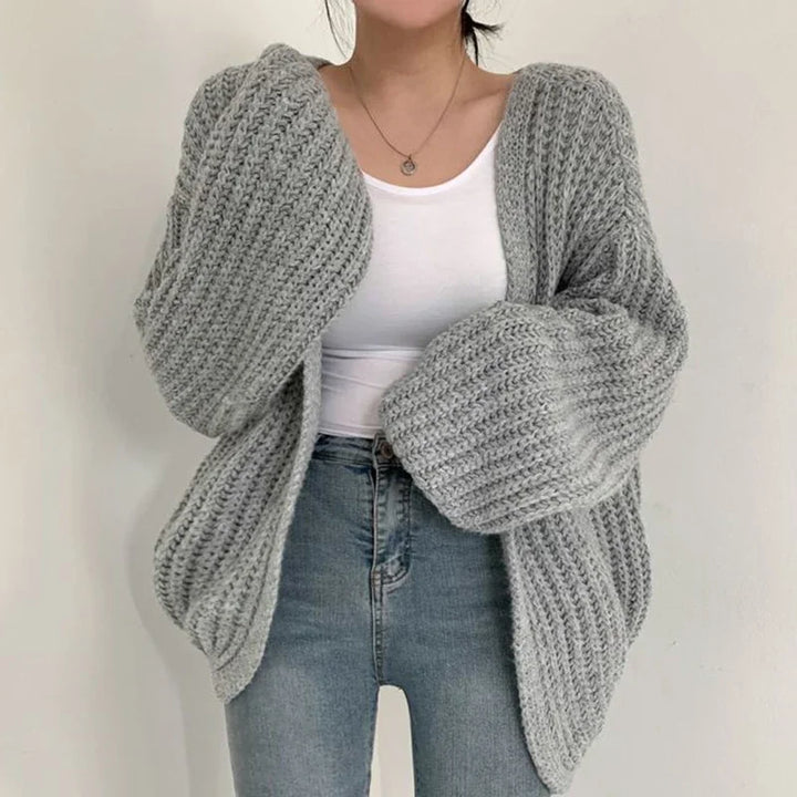 Locker geschnittener Strickmantel mit weiten Ärmeln