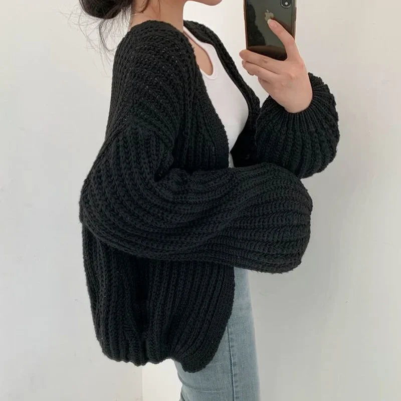 Locker geschnittener Strickmantel mit weiten Ärmeln