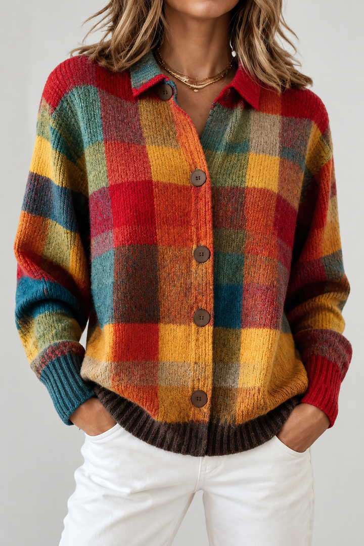 Farbenfrohe Damenstrickjacke im Patchwork-Karo
