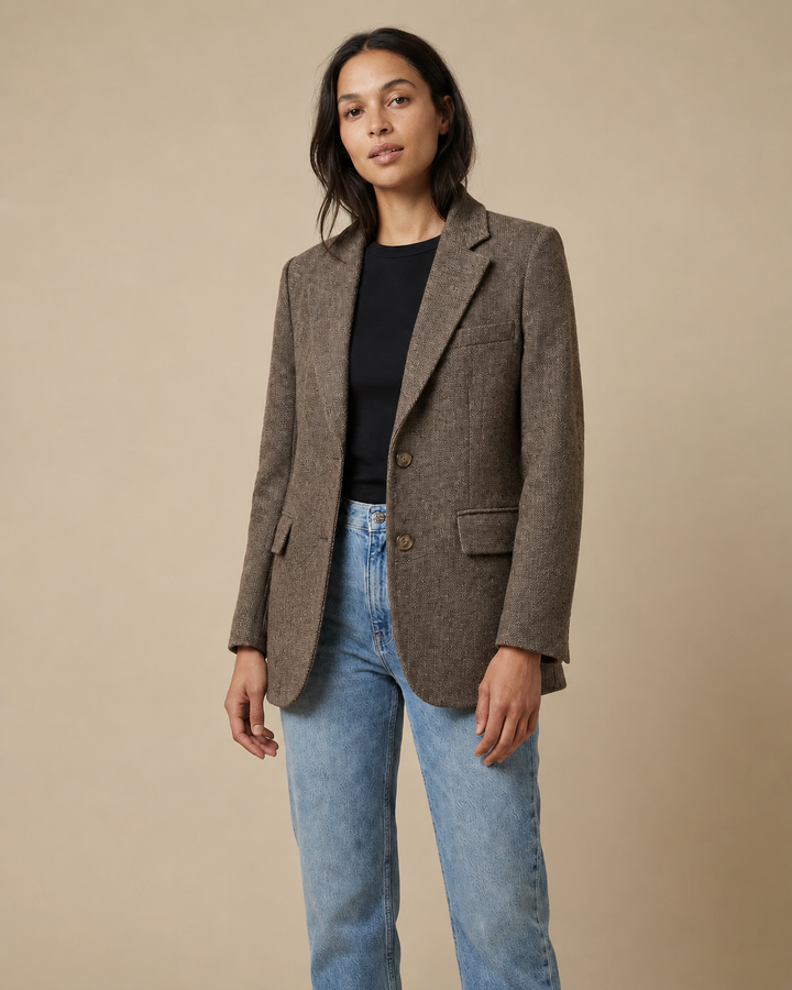 Ein klassischer Wollblazer mit Reverskragen