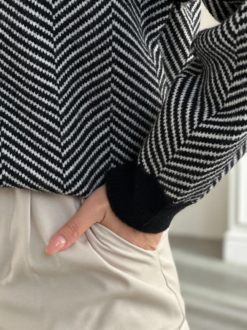 Zickzack-Strickjacke mit Kontrastknöpfen