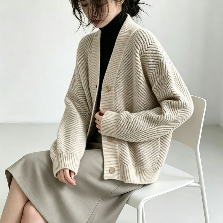 Zickzack-Strickjacke mit Kontrastknöpfen